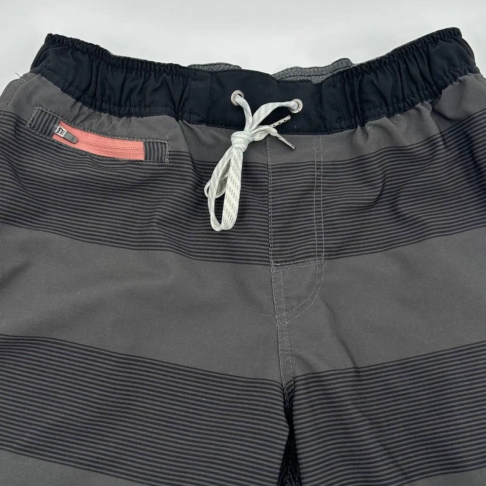 Vuori Banks Men Shorts Charcoal Black Stripe Athletic‎ Size Small